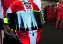 Un casco per Sic: Vale omaggia Marco Simoncelli