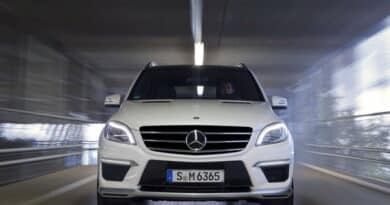 Mercedes ML 63 Amg: come riempiere lo specchietto di molte auto sportive ! 1