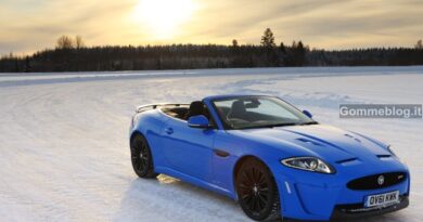 Jaguar XKR-S + pneumatici invernali = drift su neve. Il Video 2