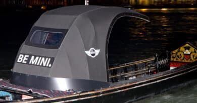 A Venezia Gondole a forma di MINI: via il “felze”, arriva la “Capote” 1