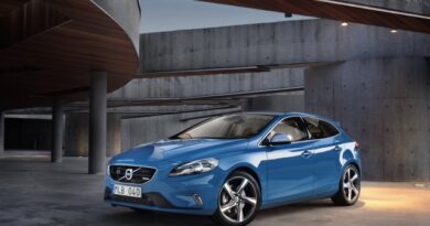 Volvo V40 R-Design: dalla D2 alla potente T5 con 254 CV 2