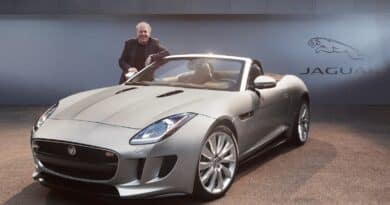 Jaguar F-TYPE proclamata World Car Design of the Year 2013 2