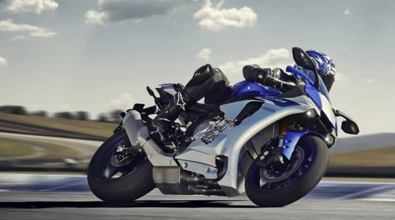 Yamaha R1 2015 03