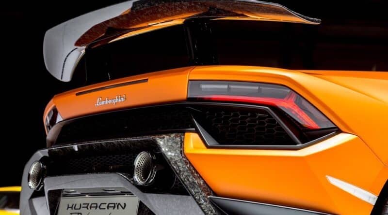 Lamborghini Huracan Performante e Pirelli: Nurburgring Record 1