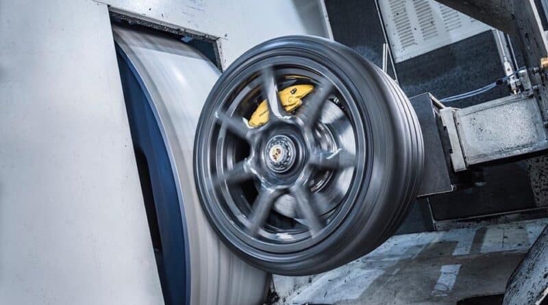 Porsche 911 Turbo S Exclusive: Cerchi in Lega in Carbonio 8